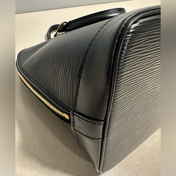 Louis Vuitton Alma PM Epi Leather Textured - Picture 7 of 14